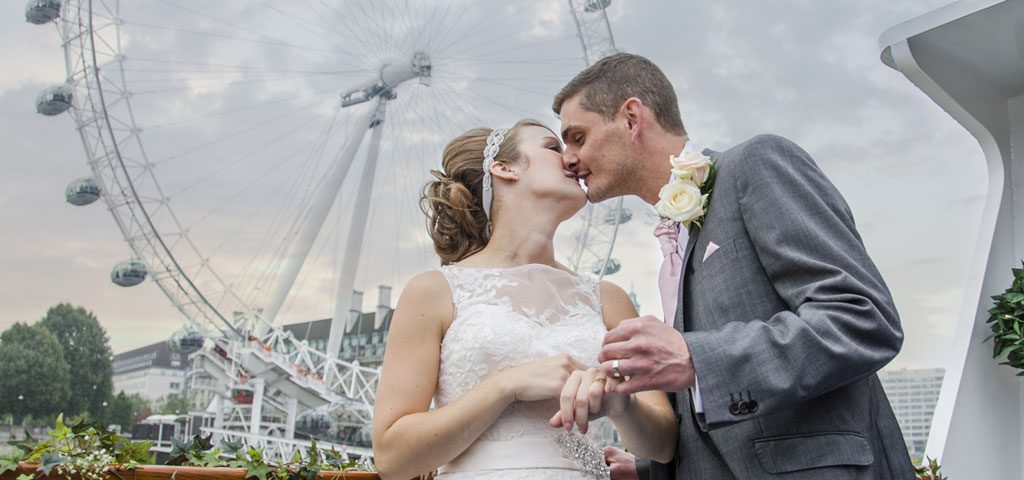https://www.crownrivercruise.co.uk/wp-content/uploads/2018/08/Wedding-Kiss-on-the-Salient-Sliders.jpg